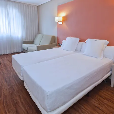 Num 호텔 4*