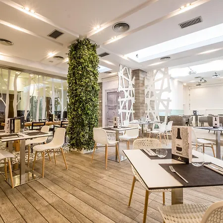 Num Hotel 4*